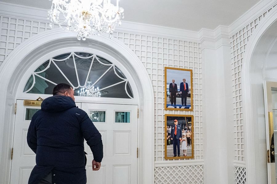 Picture of Putin hangs in renovated room of White House