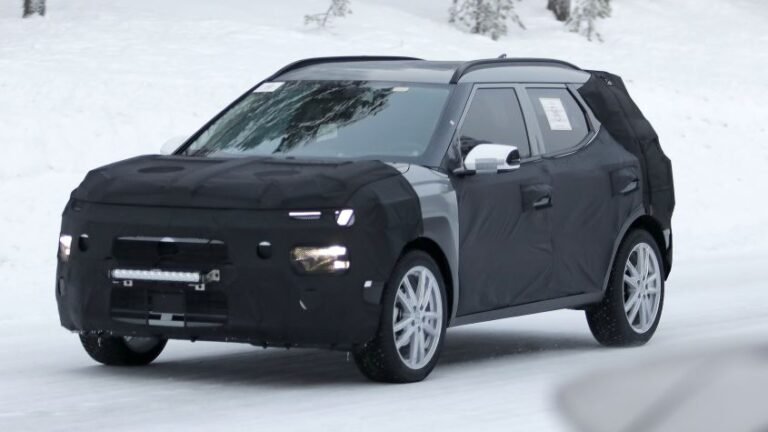 New Hyundai hybrid small SUV spotted - pictures