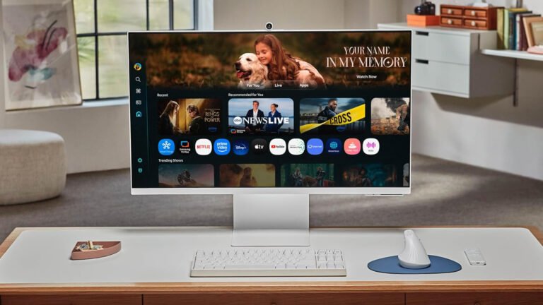 Save a whole $300 on this impressive Samsung 32-inch Smart Monitor M8