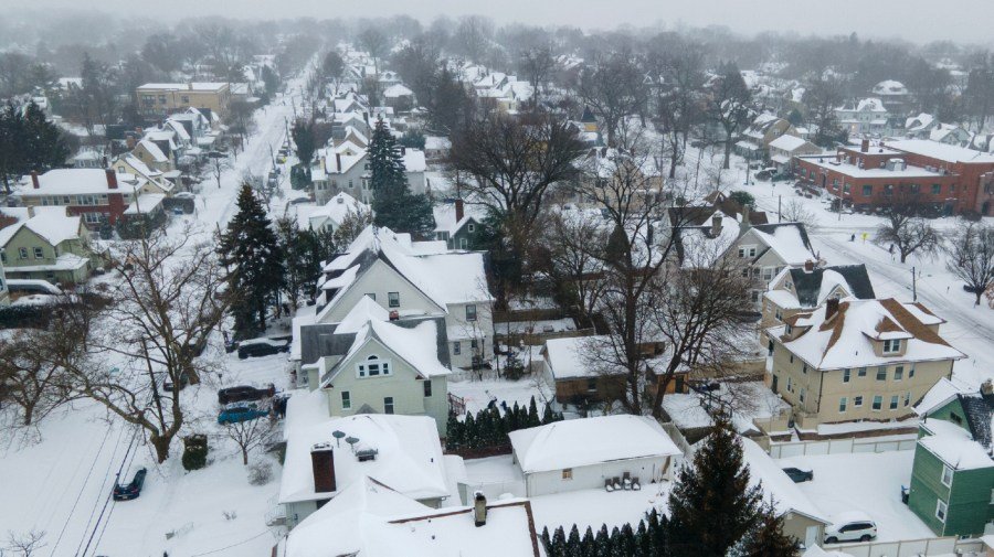Hundreds of thousands without power after winter storm