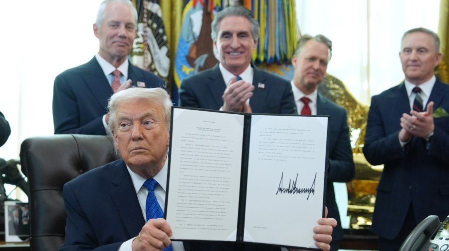 Trump signs executive order bringing IndyCar race to streets of DC