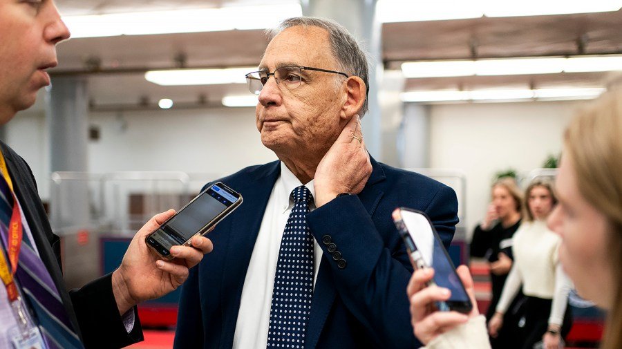 Crypto bill clears Senate panel