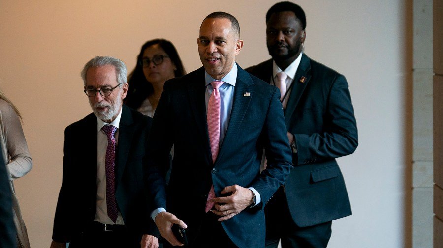 Jeffries demands ban on deportation of US citizens as part of DHS reforms