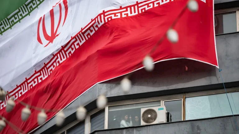 Apple is facing increasing demands to do more for Iranian protestors