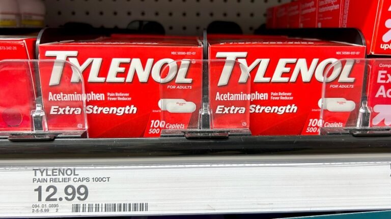 Tylenol’s reputation rebounds among Republicans 