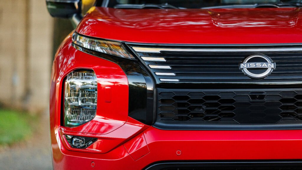 Nissan's First U.S. Plug-In Hybrid Costs $5,500 More Than the Mitsubishi It's Based On