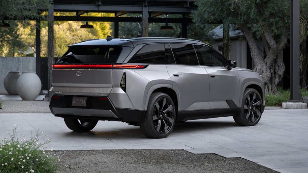2027 Toyota Highlander Solves Major Electronic Door Handle Problem