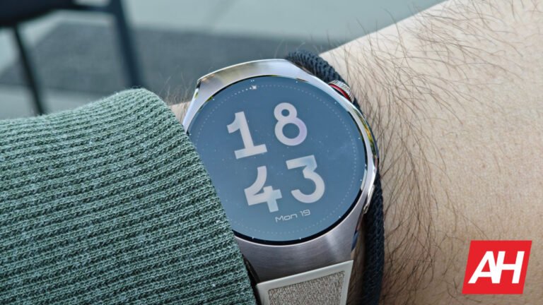 Huawei and Apple carried the smartwatch market in 2025