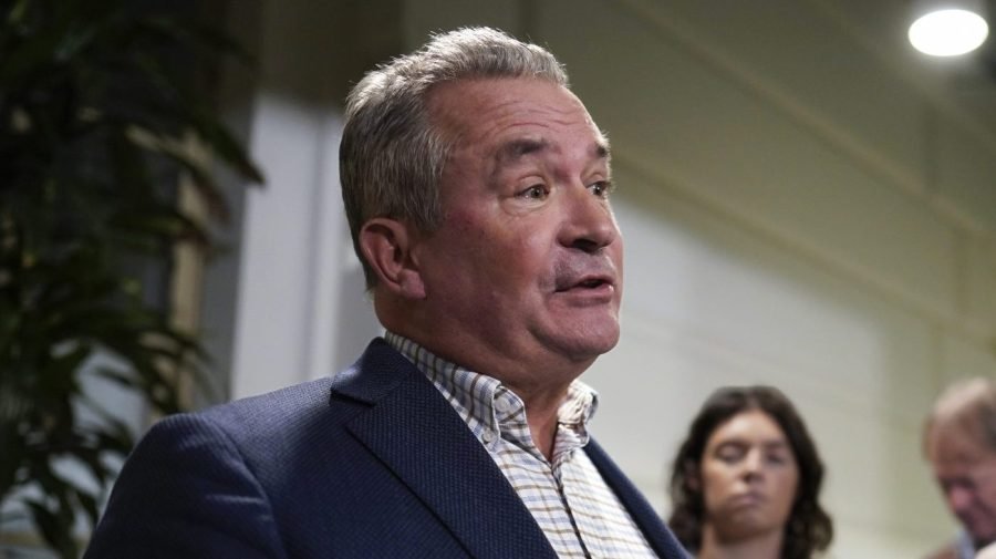 Six Republicans join Democrats to rebuke tariffs on Canada in blow to Trump