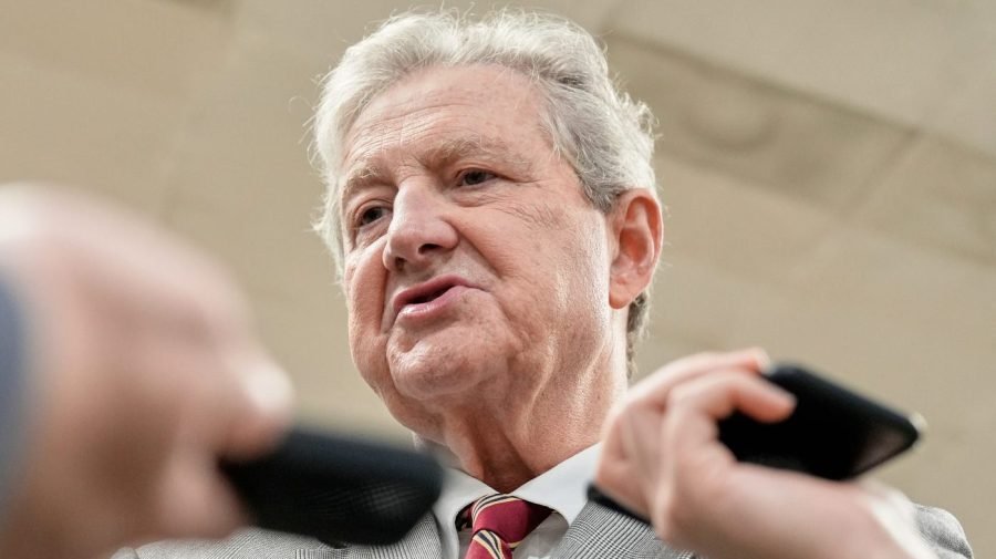 Senate Republican on government funding: 'It'll be a clown circus for a few days'