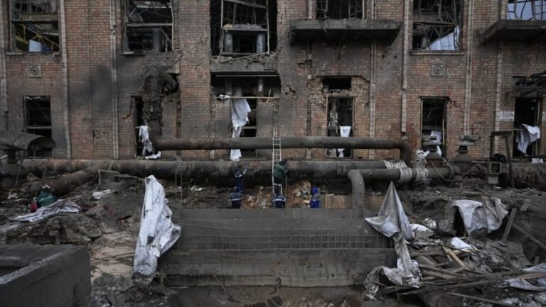 US, Ukraine disagree on whether Russia following ceasefire