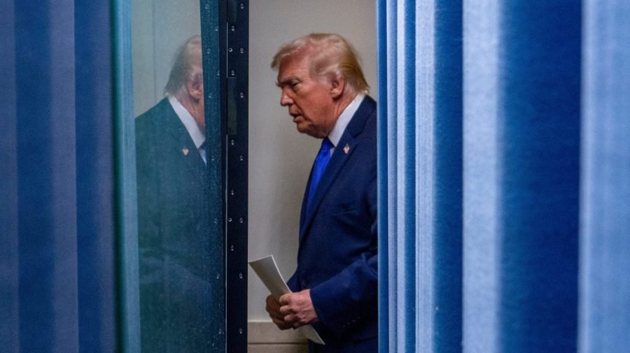 Trump races to rebuild tariff wall after Supreme Court loss