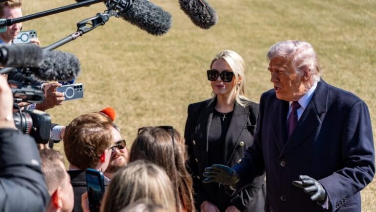  Trump floats ‘friendly takeover’ of Cuba