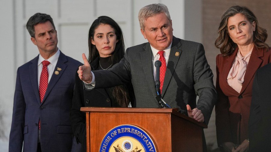 Bill Clinton gets bipartisan praise for cooperating in historic deposition on Epstein