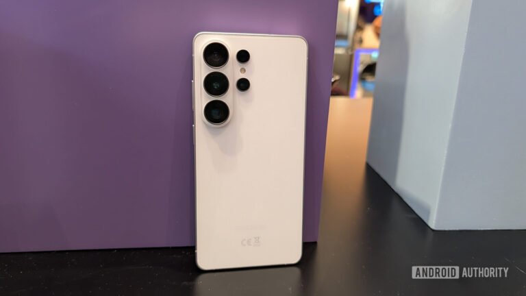 Satellite support on the Galaxy S26: Samsung reveals regional and carrier details