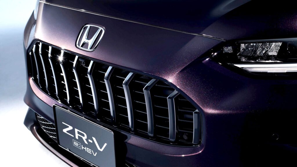 Japan’s Updated HR-V Keeps Its Teeth-Like Grille, Loses Turbo Bite