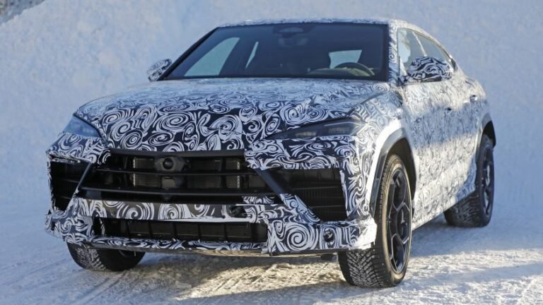 Lamborghini Urus Performante caught again with mystery powerplant