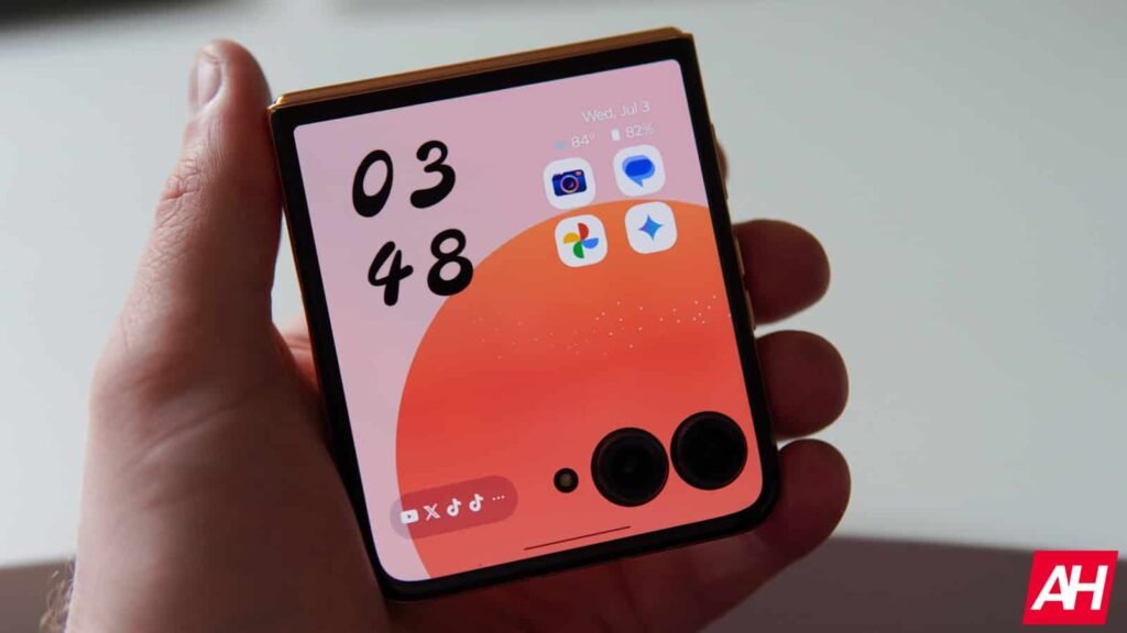 Android 16 has finally trickled down to Motorola's two-year old Razr
