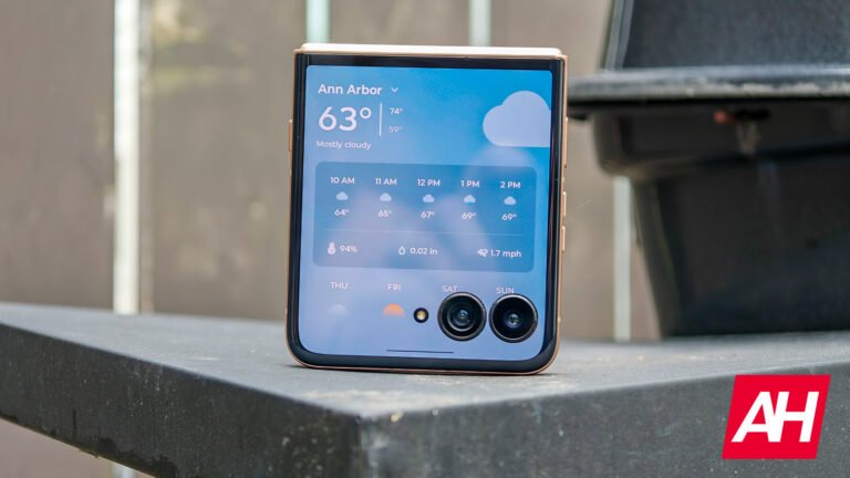 The Motorola Razr Ultra 2025 hits all-time low of $799, today only