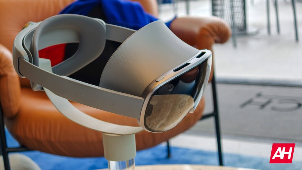 Android XR: Google Reveals Full Controls and UI for 2026 Glasses & Headsets