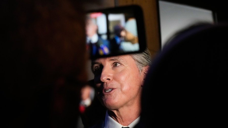 Democratic candidates rush to define themselves ahead of primary season