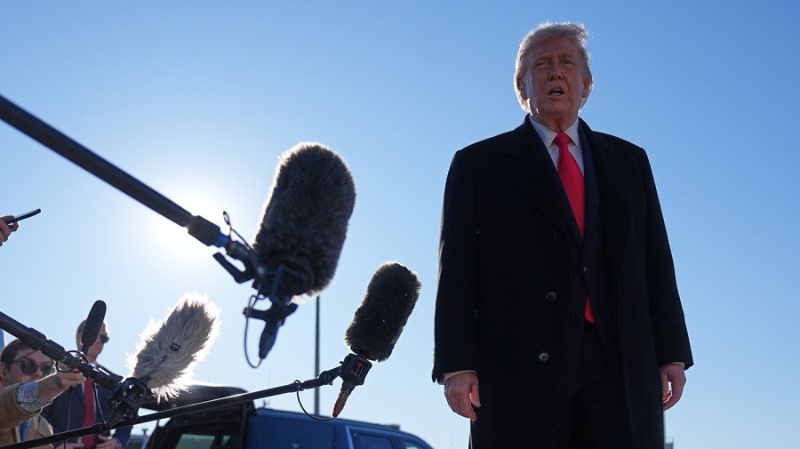 Pressure mounts on Trump, GOP ahead of midterms