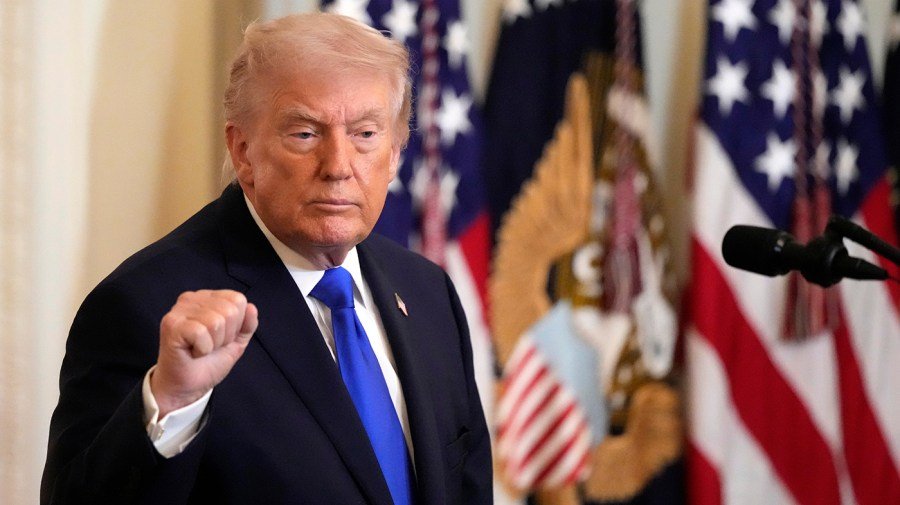 Trump aims to flex political muscle in State of the Union