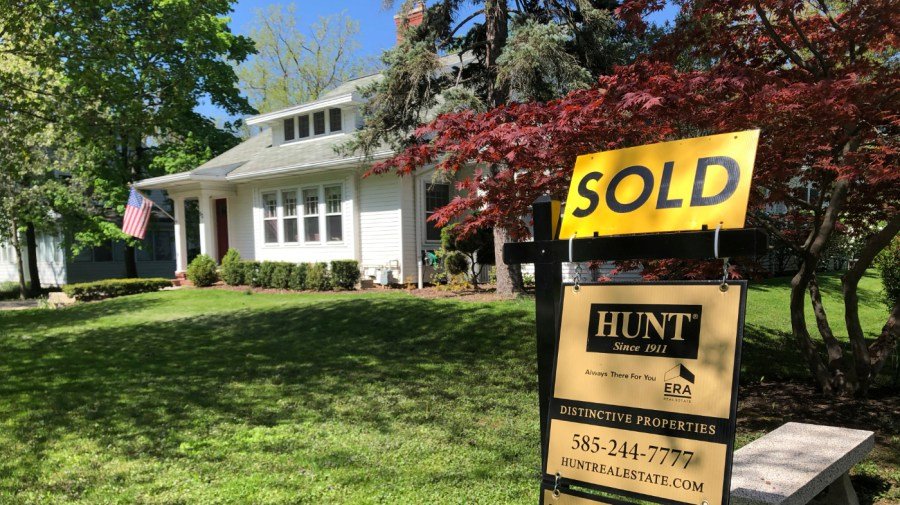 Mortgage rates fall below 6 percent for first time in more than 3 years