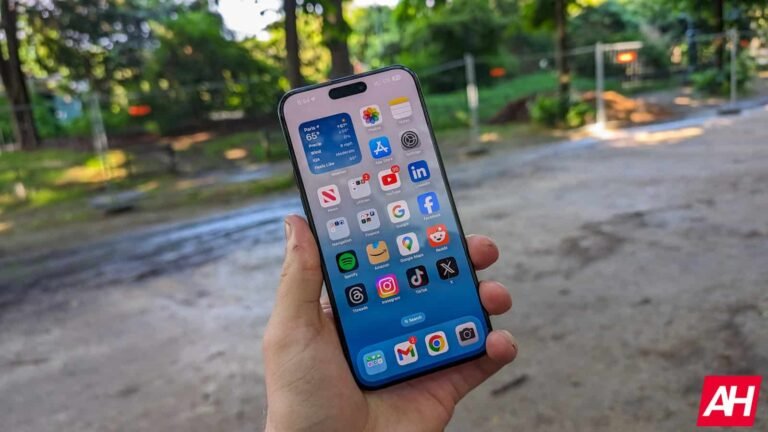 Don't Expect the Full AI Siri Yet: Apple Postpones Key Features to Late 2025