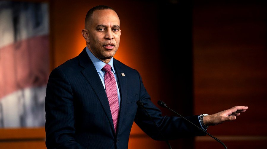 Jeffries: Grand jury that failed to indict Democrats did what Trump, 'Republican sycophants lack the character to do'