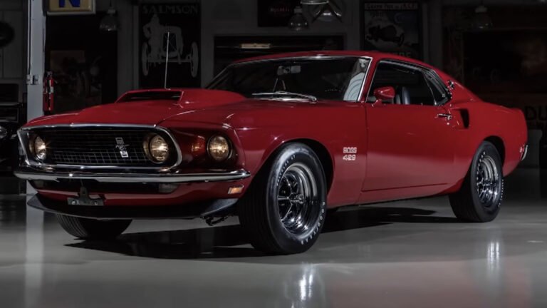 What's The Difference Between Ford's Boss 429 And 429 Super Cobra Jet Engines?
