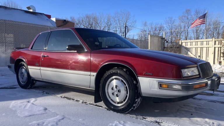This 22,000-Mile 1988 Buick Riviera T-Type Looks Brand New And Has A Functional Cathode Ray Touchscreen