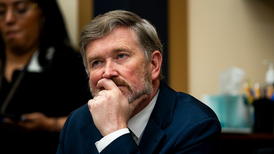 Massie: Bondi defense in hearing was 'incompetence'