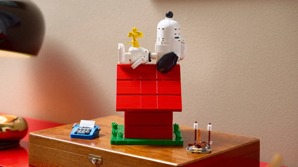 The first-ever Snoopy set is Lego perfection
