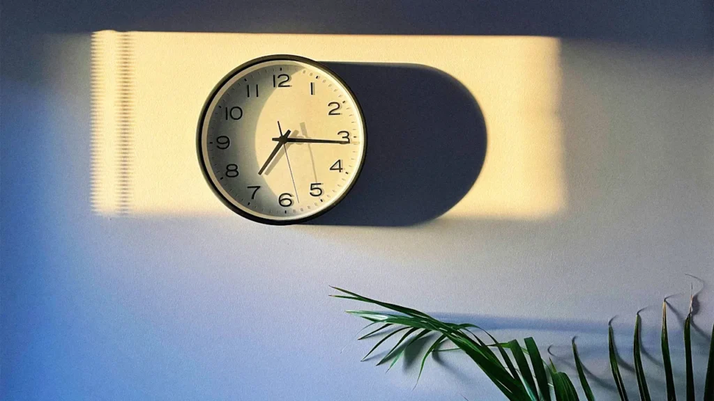 If you want better mornings, change what you do after 7 p.m.