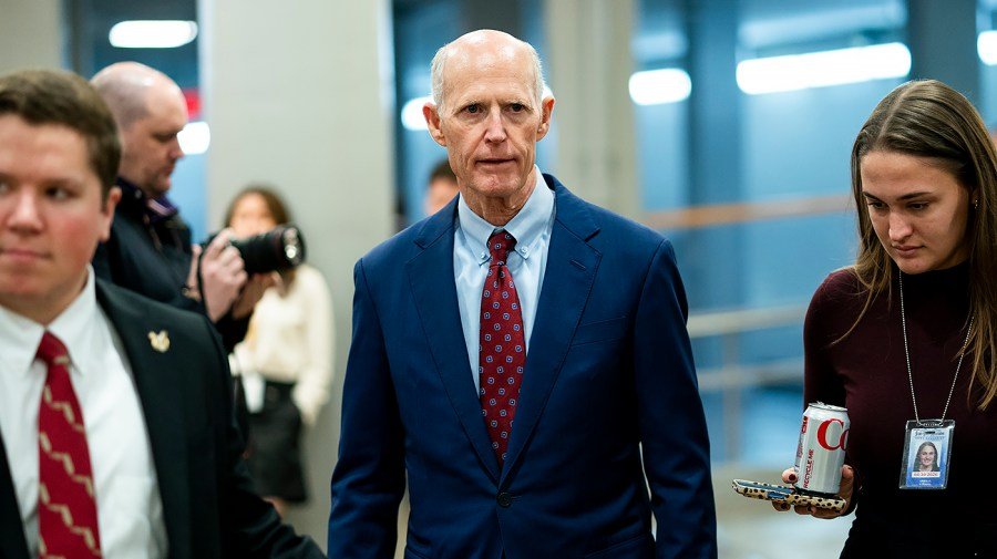 Senate conservatives seek to sink government funding package in House