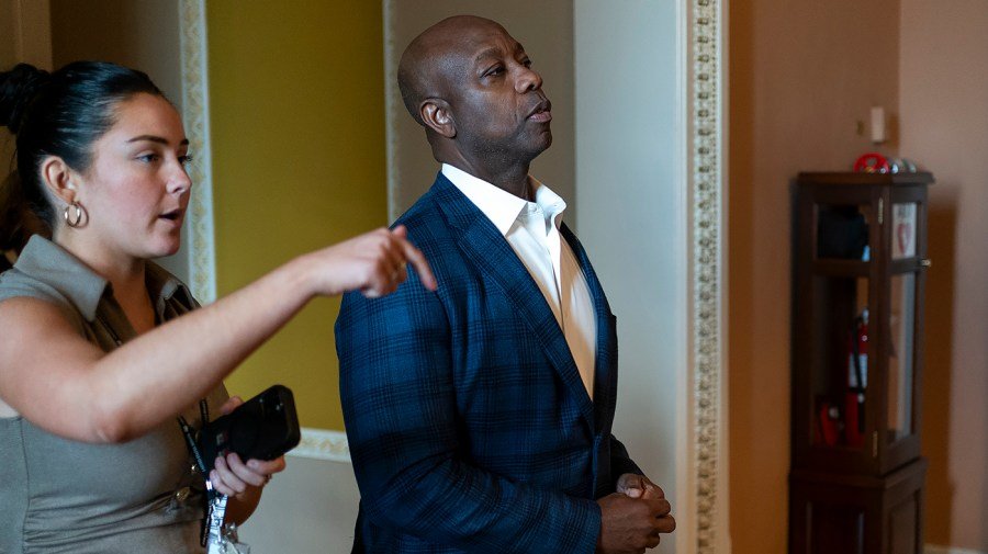 Crypto bill hits road bumps as midterms loom