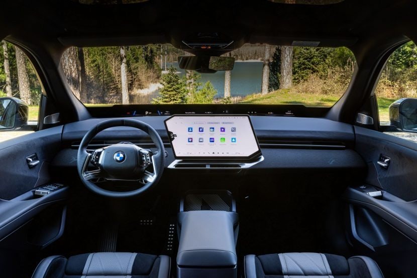 BMW Explains Why The New Cars Have A Wide Upper Display