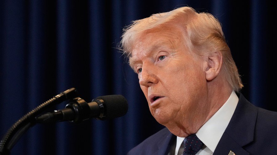 Trump support for warrantless spy powers could jeopardize Democratic backing