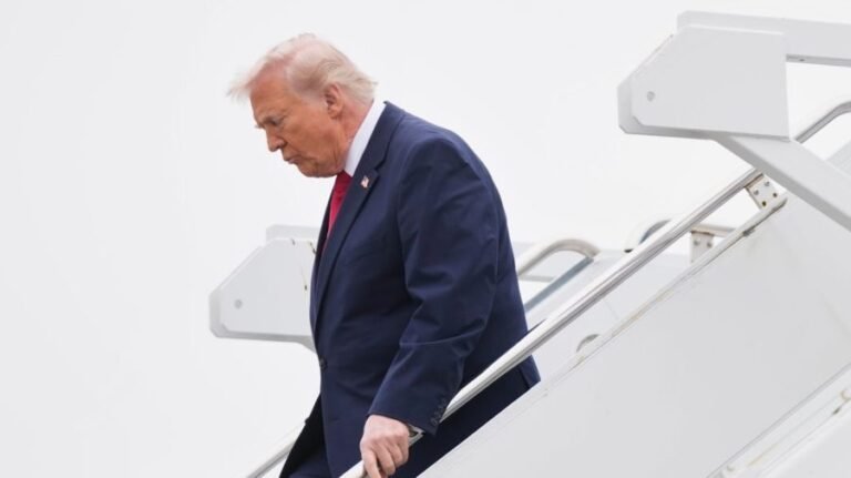 Trump job approval sinks in new poll