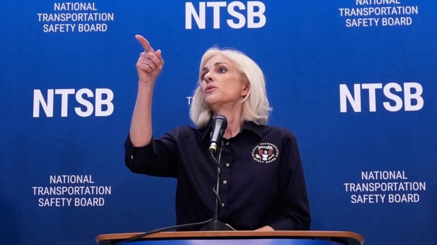 Watch live: NTSB briefs reporters on LaGuardia Airport crash probe