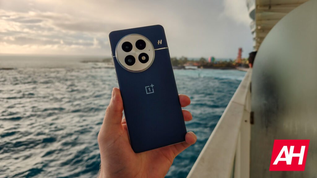 OnePlus 13 Gets March Update With a Few Unexpected Tricks Up Its Sleeve