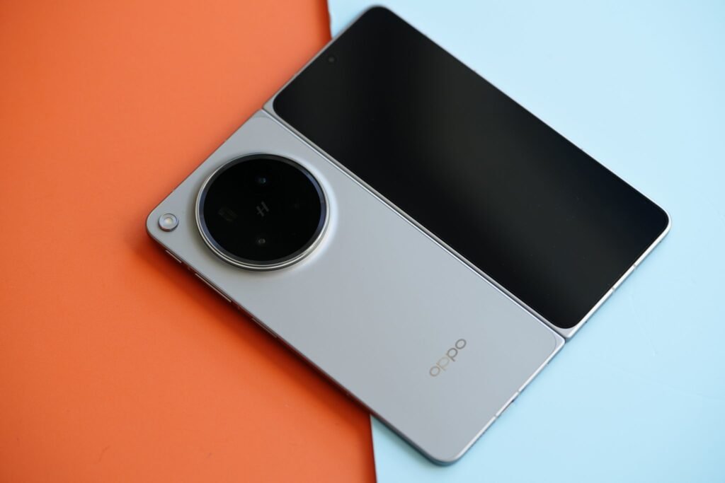 Oppo Find N6 shows off super-shallow creases in live images