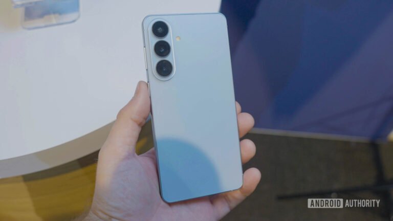 Samsung just quietly added a handy new security trick to the Galaxy S26