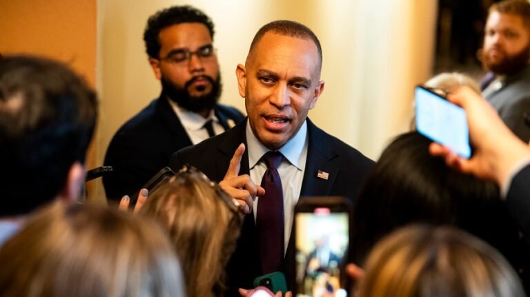 Jeffries presses Johnson to pass Senate DHS bill; open to helping GOP with rule