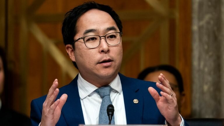 Americans 'stuck' in Middle East 'outraged' about 'zero evacuation support': Senate Democrat