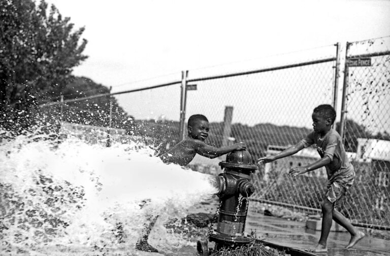 ‘The Language We Share’ Traces a Photographic Lineage Between Gordon Parks and Beverly Price