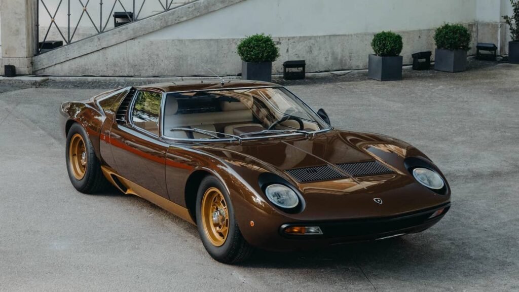 Lamborghini Miura SV Restored to Perfection After Three Years of Factory Work