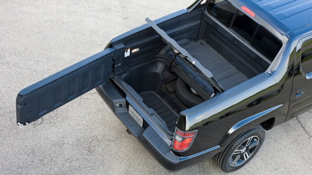 Why Every Truck Manufacturer Is Obsessed With Multi-Function Tailgates