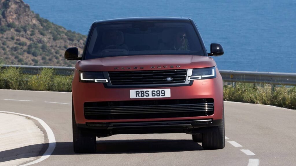 Range Rover Suspension Investigation Expands to 330,000 SUVs